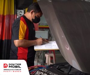 cara mengecek aki mobil